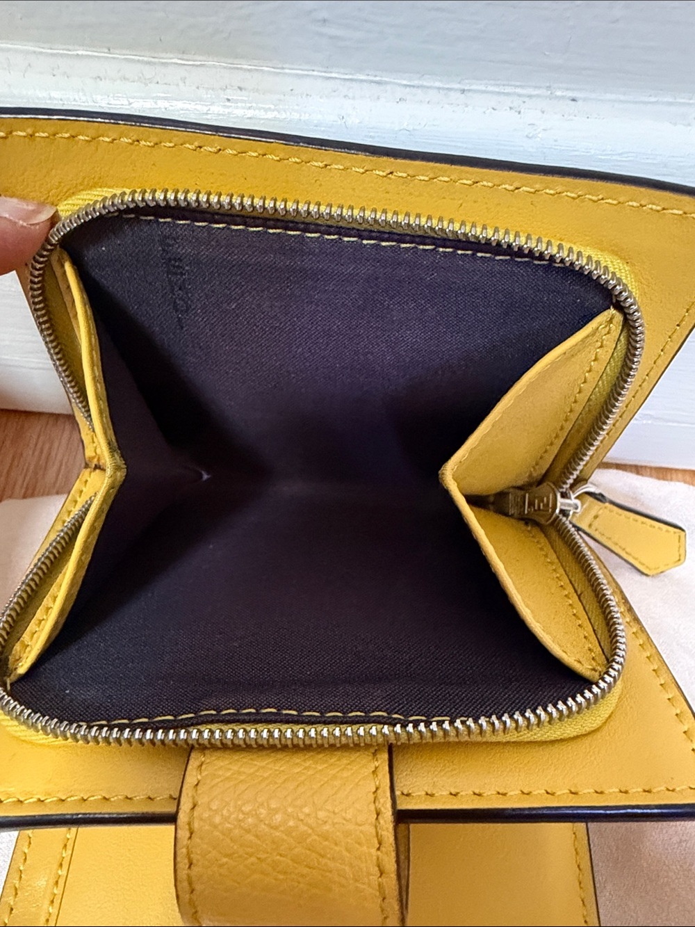 Fendi Zucca bifold FF logo unisex wallet. - Picture 8 of 16